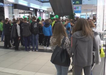 Tłumy kibiców na otwarciu wyspy Radomiaka w Galerii!