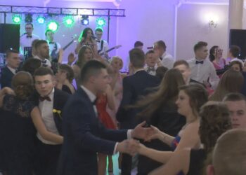 Znakomita zabawa studniówkowa uczniów „Staszica”! Zobaczcie sami!