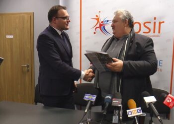 Umowa na budowę hali i stadionu podpisana