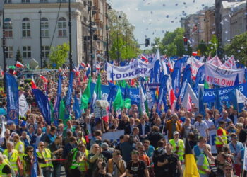 Politycy radomskiej PO na marszu KOD w Warszawie. PiS: „Ta manifestacja to porażka”