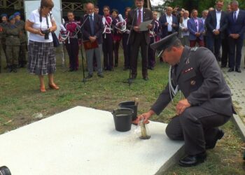 Akt erekcyjny wmurowany. Zakończenie budowy pomnika 72 Pułku Piechoty coraz bliżej