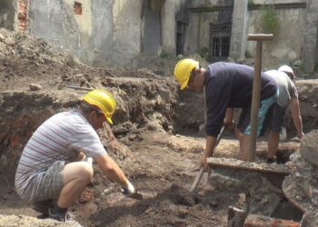 Rozpoczęły się badania archeologiczne na dziedzińcu kamienicy Deskurów