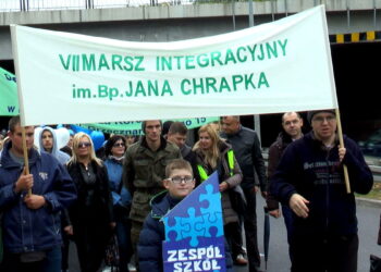 Marsz integracyjny im. biskupa Jana Chrapka przeszedł ulicami Radomia