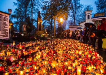 Wieczór na Cmentarzu Rzymskokatolickim w Radomiu