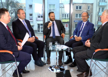 KONTRAST: „To osobiste interesy kierowały dwojgiem radnych w czasie sesji”
