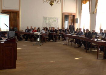 Centrum Usług Wspólnych: pomoc dla dyrektorów Domów Pomocy Społecznej czy oszczędzanie na podopiecznych?