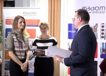 Pierwsi studenci z Radomia podpisali umowy na stypendia stażowe