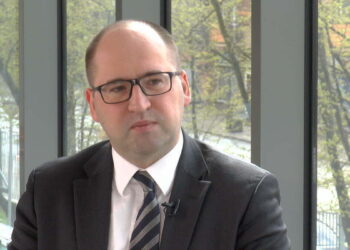 Adam Bielan w „Kontraście”: bez polityki pomożemy lotnisku w Radomiu