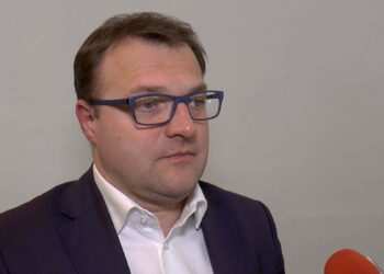 Zaostrza się spór ws. mandatu prezydenta Witkowskiego. Padły słowa o „krucjacie” i „papieżu religii smoleńskiej”