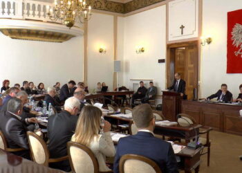 Nie było głosowania ws. uchylenia mandatu prezydentowi Radosławowi Witkowskiemu