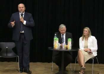 Posłowie Prawa i Sprawiedliwości spotkali się z mieszkańcami Szydłowca