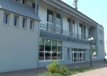 Remont dachu hali przy ulicy Narutowicza przełożony. MOSiR straci dofinansowanie