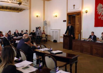 Spór o obchody Święta Wojska Polskiego podczas sesji Rady Miejskiej w Radomiu