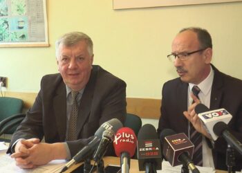 Radni Kazimierz Woźniak i Ryszard Fałek krytykują poprawki do budżetu wprowadzone przez opozycję