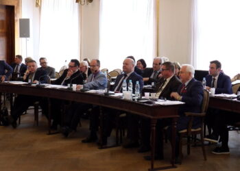 Wielogodzinne obrady Rady Miejskiej w Radomiu. Są zmiany w budżecie i prezydium