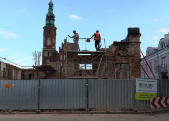 Kamienica Deskurów z opóźnieniem. Zakończenie prac najwcześniej pod koniec roku