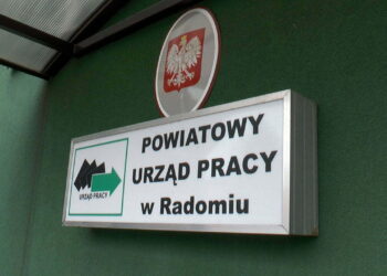 Kolejny spadek bezrobocia w mieście i powiecie. Ofert pracy przybywa, ale chętnych brak