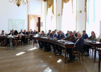 „Urząd pracuje fatalnie”, czyli spór o nadzwyczajną sesję Rady Miejskiej w Radomiu