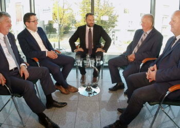 KONTRAST: kandydaci na radnych o lotnisku, podwyżkach i kampanii wyborczej