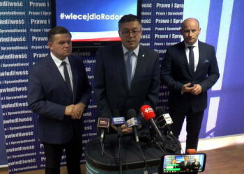 Wojciech Skurkiewicz przekonuje do darmowej komunikacji miejskiej i podaje Tomaszów Mazowiecki jako przykład