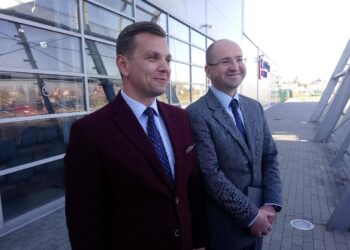 Konferencja prasowa ministra Jakuba Kowalskiego i wicemarszałka Adama Bielana ws. lotniska