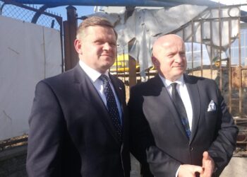 Konferencja prasowa wiceministra Wojciecha Skurkiewicza i wiceministra Jarosława Stawiarskiego ws. opóźnień przy budowie hali