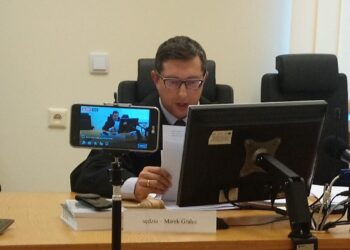Orzeczenie Sądu Okręgowego ws. z wniosku Konrada Frysztaka przeciwko Markowi Szaremu i Karolowi Gutkowiczowi