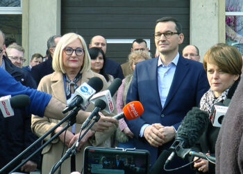 Premier z objazdem podsumowującym „piątkę Morawieckiego” [CAŁA KONFERENCJA PRASOWA Z BIAŁOBRZEGÓW]