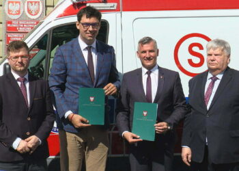 Samorząd Województwa Mazowieckiego przekazał 2,5 mln na zakupów nowych ambulansów