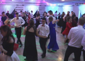 Zabawa studniówkowa uczniów Konarskiego