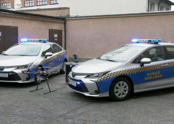 Do radomskiej Straży Miejskiej trafiły dwa hybrydowe auta