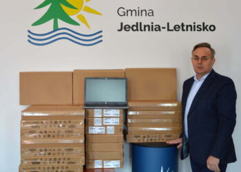 Uczniowie z gminy Jedlnia-Letnisko otrzymają komputery do zdalnej nauki