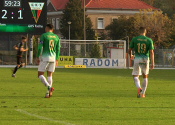 GKS urwał punkty Radomiakowi. W tle sędziowskie przedstawienie
