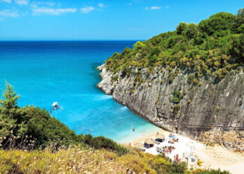 Co zobaczyć oprócz Zatoki Wraku? Największe atrakcje wyspy Zakynthos