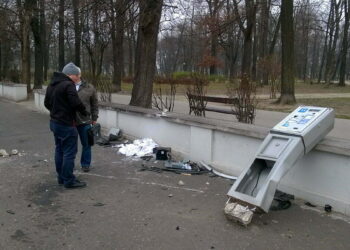 Rozprawił się z parkomatem. I to jak!