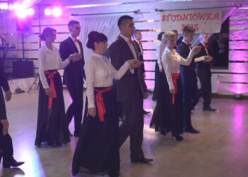 Co za elegancja! „Hubal” zatańczył poloneza!