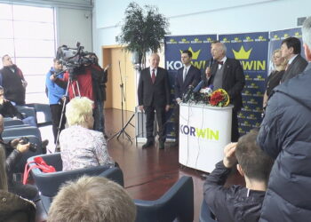 Korwin-Mikke wylądował w Radomiu i rozpoczął kampanię