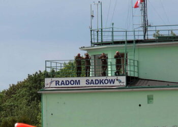 PAŻP szkoli dziesięciu kontrolerów dla radomskiego lotniska