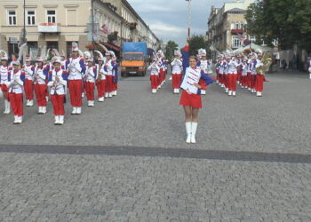 Efektowna musztra paradna w wykonaniu orkiestry „Grandioso”!