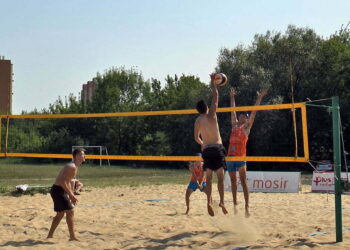 Siatkówka plażowa króluje nad zalewem