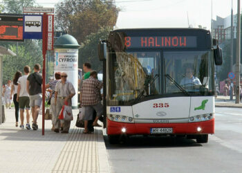 Przetarg na obsługę linii autobusowych 3,8,13 unieważniony. Co z pasażerami?