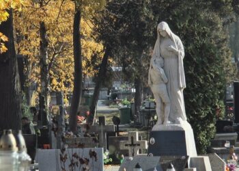 Będą zbierali pieniądze na remont zabytkowych nagrobków