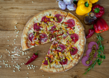 Zgłodniałeś po północy? Zamów pizzę!
