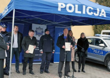 Samochód dla kozienickich policjantów od Enei Wytwarzanie
