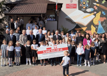 Rozpoczęcie roku szkolnego 2023/2024 w Szkole Podstawowej w Jeziorze