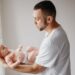 Mężczyźni coraz bardziej angażują się w wychowanie dzieci