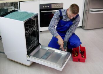 Koniec z nienaprawialnymi sprzętami. Unia Europejska zmienia prawo