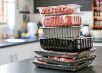 Biedronka rozprawia się z plastikiem. Już zmieniła coś, czego pewnie nawet nie zauważyłeś