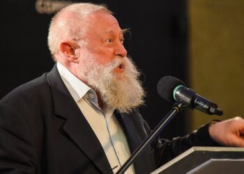 Psy nie „umierają”, tylko „zdychają”. Na prof. Bralczyka spadła fala hejtu