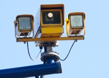 Ludzie biorą sprawy w swoje ręce i stawiają… „fotoradary”